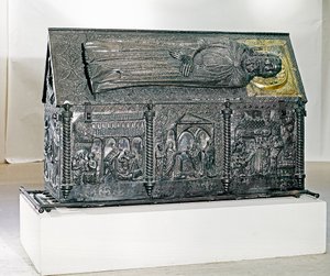Cofre que contiene los restos de San Simeón, encargado por Isabel, esposa del Rey Luis I de Anjou, 1377-80 de Francesco da Milano
